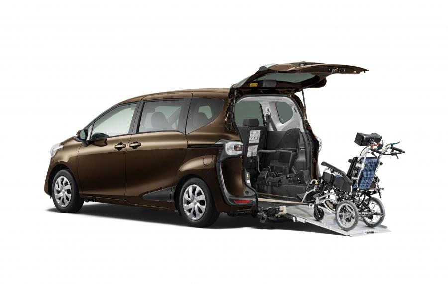  Toyota Sienta 2016 года  (фото 7 из 9)
